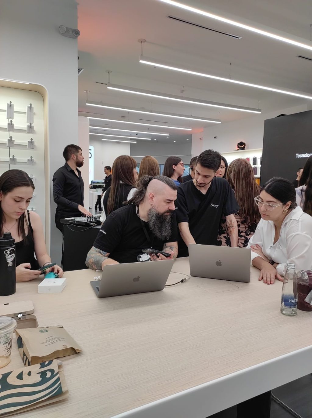 iShop lanza su segunda tienda Apple Premium Partner: el nuevo concepto ...